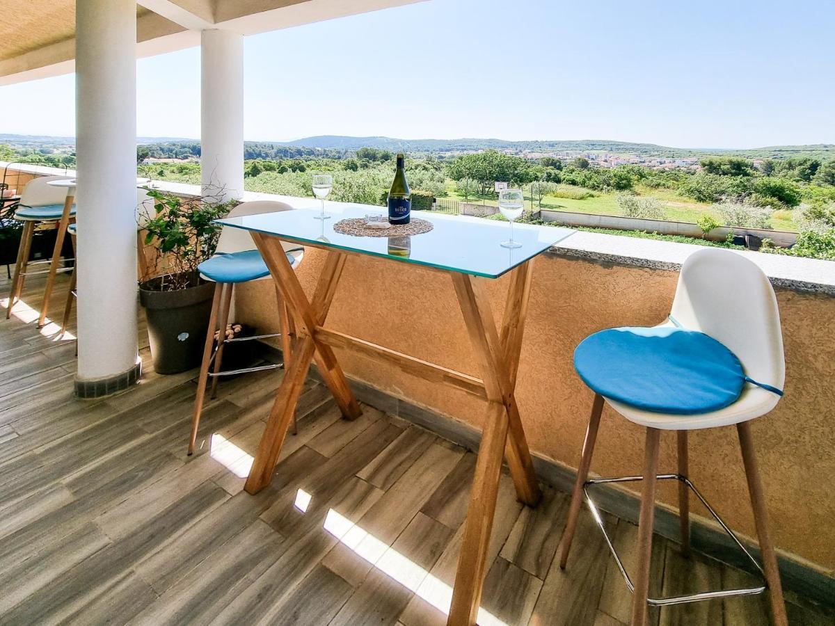 Eleonora Apartment *